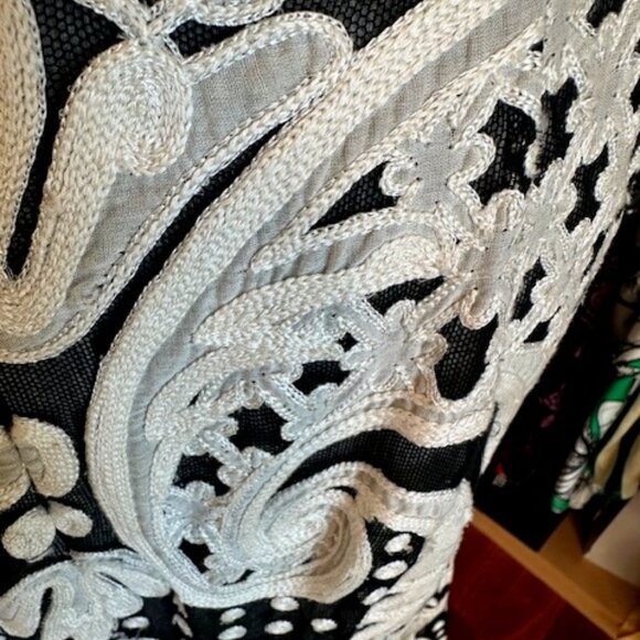 NAEEM KHAN BLACK/WHITE EMBROIDERED SILK SKIRT - Picture 6 of 9